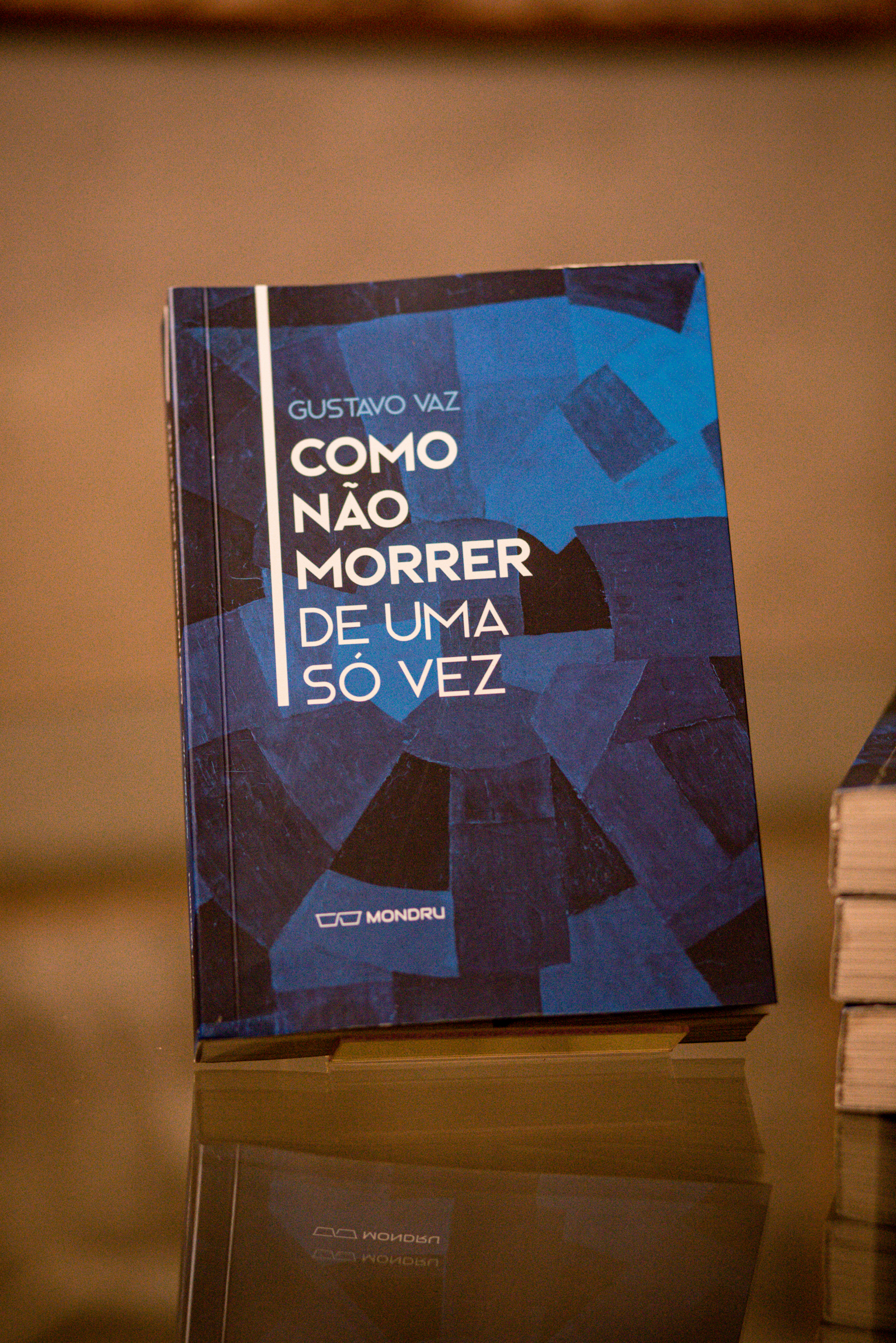 Capa de Como Não Morrer de uma Só Vez